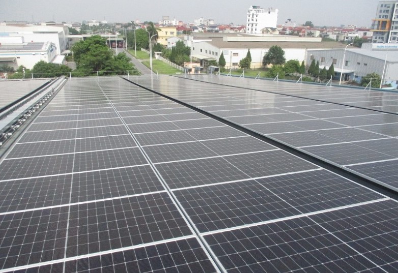 太陽光発電設備を導入したSVCの工場