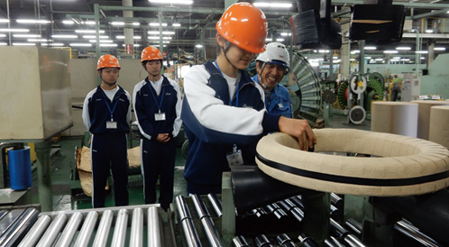 写真：工場見学の様子2