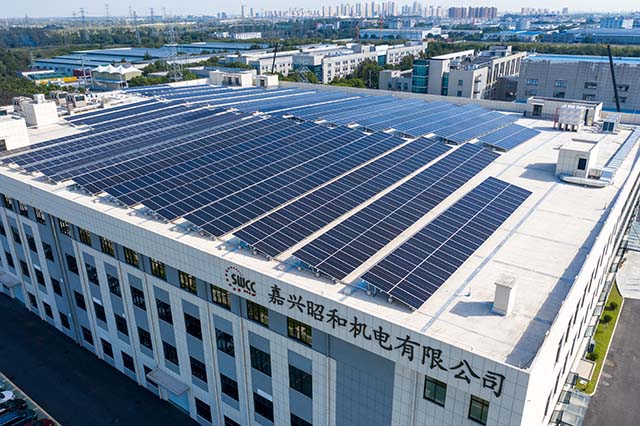 太陽光発電設備を導入したJSIPの工場